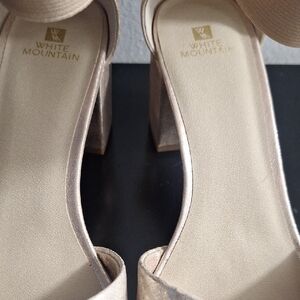 White Mountain Women's Metallic Champagne Block Heel Sandals